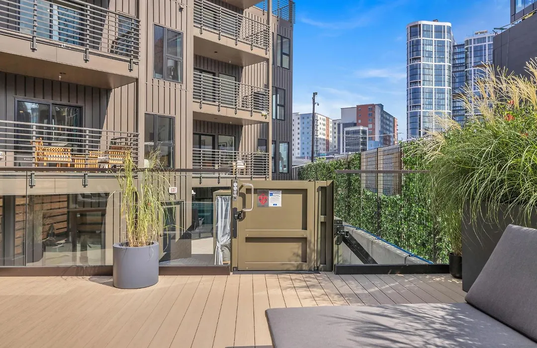 Honky Tonk Hideaway Walk To Broadway W Gym, Pool, Parking-1